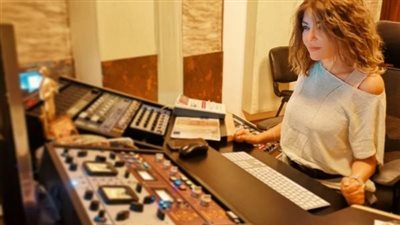 حفل زفاف الفنانة سميرة سعيد بعمر الـ 65 عام على فنان مصري يهز الوسط الفني ويتصدر الترند لن تتخيل من هو العريس