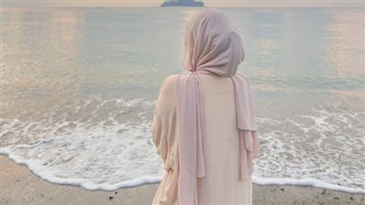 أقنعت الزوجة الجميلة ذات الچسد الممشوق زوجها المسكين الجزء الأول